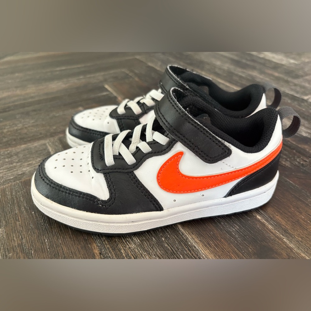 Nike Black and White Sneakers with Velcro Strap